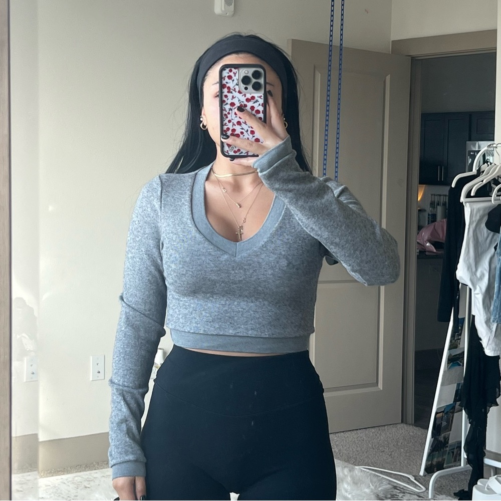 V neck cropped long sleeve